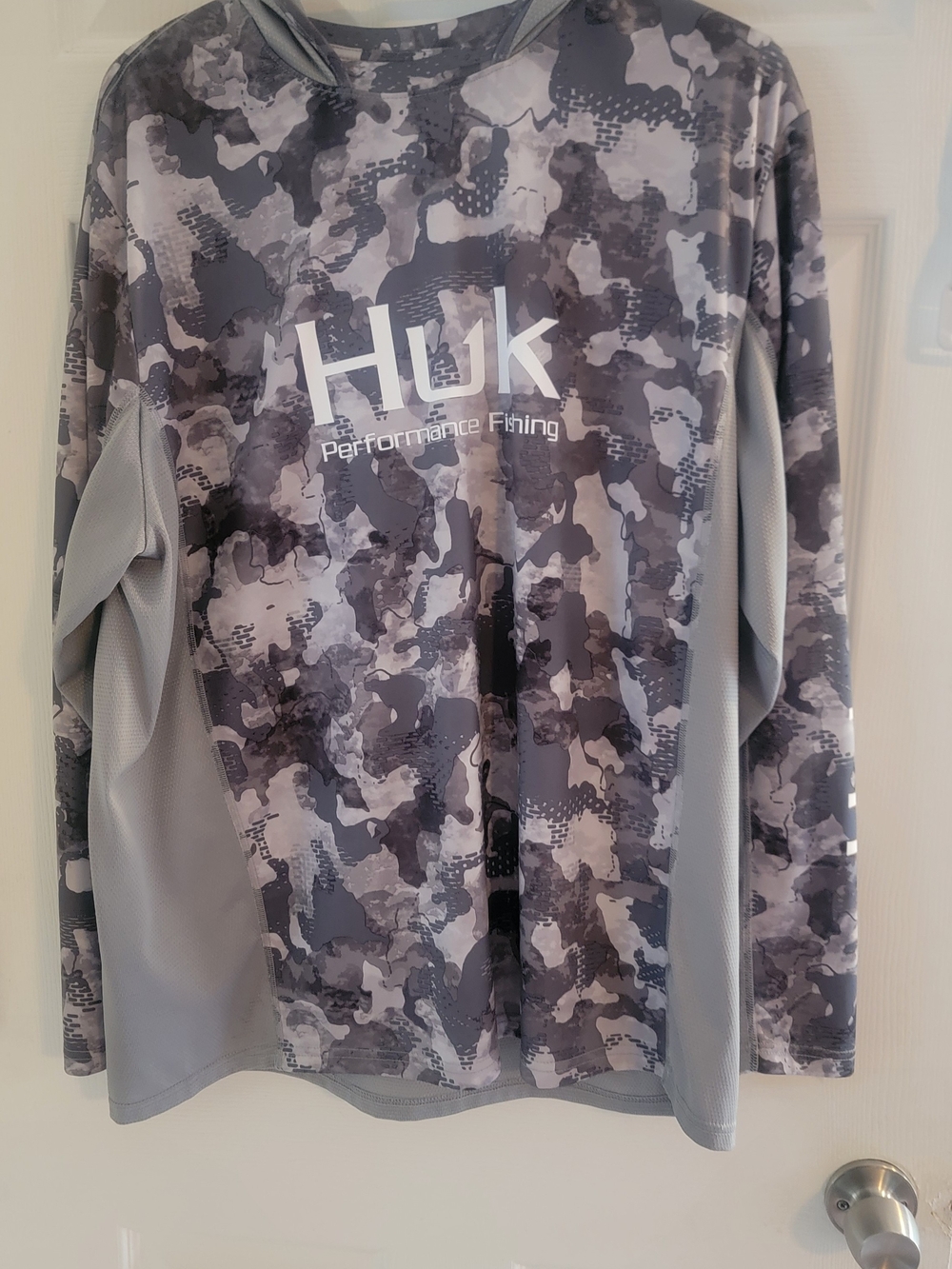 Huk Men's Gray Camo Performance Fishing Shirt
